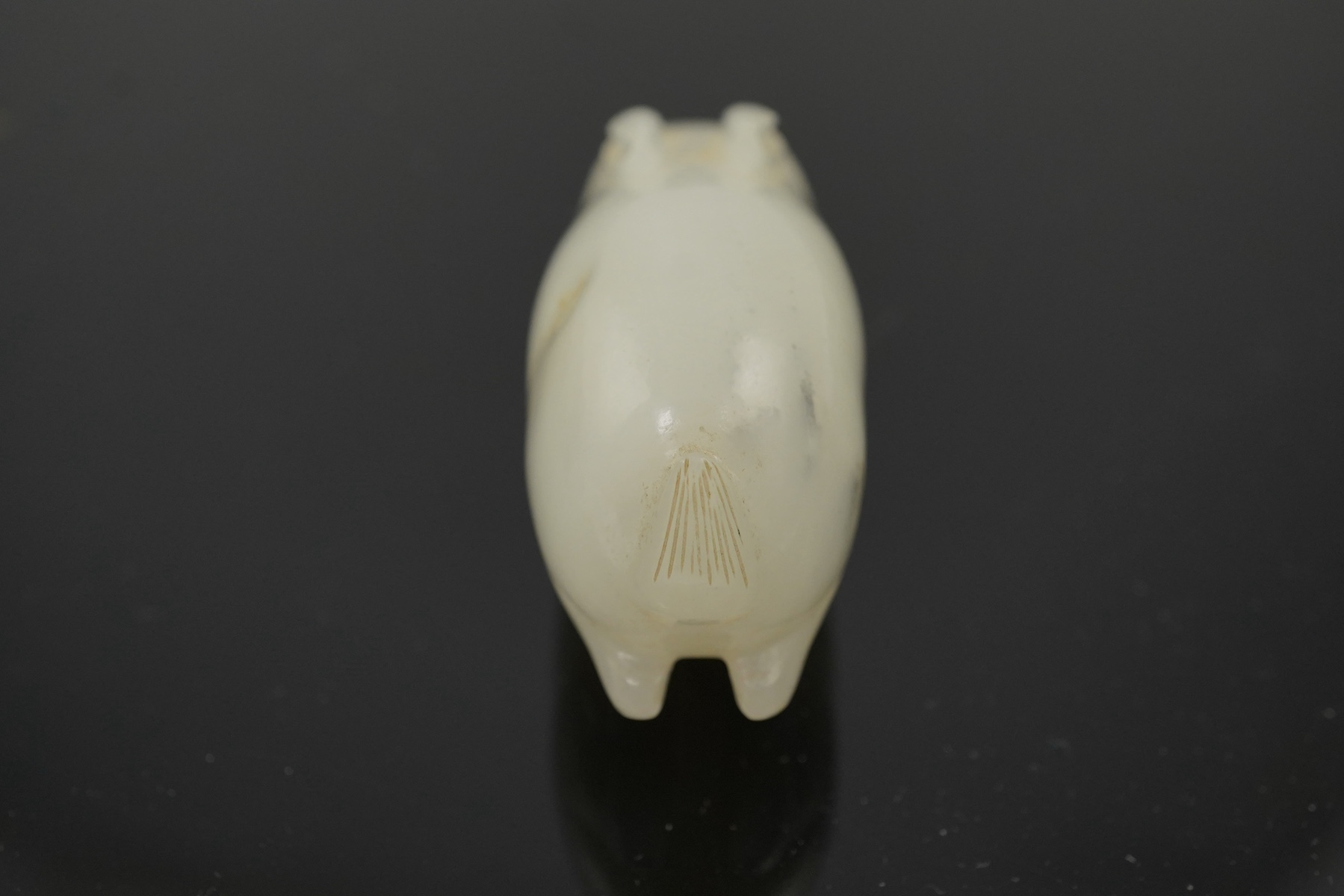 A Chinese white jade ‘rabbit’ snuff bottle, 18th/19th century